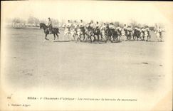 Reclutas de los cazadores D africa de Blida de la POSTAL de la VENDIMIA en la tierra de desfile Militaria Argelia