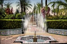 VINTAGE POSTCARD Sevilla Alcazar Sorpresa de Agua