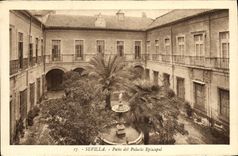 VINTAGE POSTCARD Sevilla Patio del Episcopal Palacio