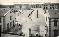 CPA Hussein Dey Les Nouvelles Casernes Vue d Ensemble Militaria