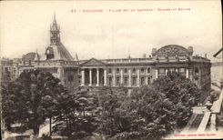 La fachada de Toulouse de la POSTAL de la VENDIMIA esta de torre del homenaje de Capitole y de jardin público