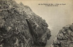 VINTAGE POSTCARD Morlaix the Point of Rau L Hell of Plogoff the Chimney of the Devil