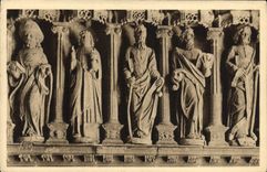 CPA Guimiliau Interieur du Porche de l Eglise Statues des Apotres