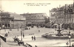 CPA Bordeaux La Place de la Comedie Les Allees de Tourny