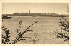 VINTAGE POSTCARD Holy Malo Seen gnerale taken of Dinard