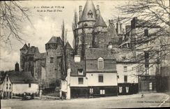 CPA Vitre Vu de la Place St Yves Chateau 