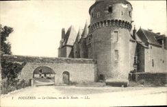 CPA Fougeres Le Chateau Vu de la Route