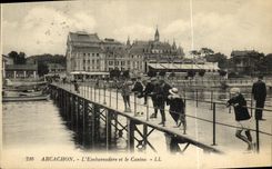 VINTAGE POSTCARD Dimension D Money Arcachon L Landing stage and the Casino