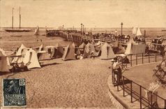 VINTAGE POSTCARD Arcachon the Large pier and the Beach