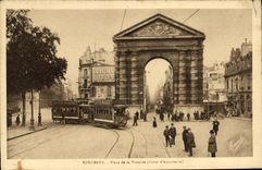 CPA Bordeaux Place de la Victoire Porte d Aquitaine Tramway