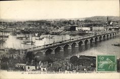 CPA Bordeaux Le Pont de Pierre vu de la tour Saint Michel Bateaux 