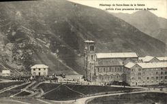 VINTAGE POSTCARD Pilgrimage of Notre Dame of Salette Arrived D a procession in front of the Basilica