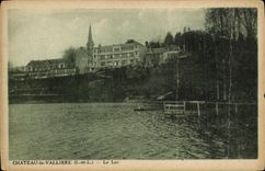 VINTAGE POSTCARD Castle Valliere the lake