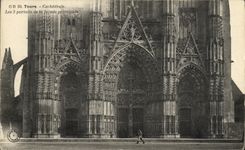 VINTAGE POSTCARD Tours the Cathedral 3 gates of the principal frontage