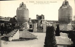 CPA Paris Exposition des Arts Decoratifs Jardin du pavillon de Sevres