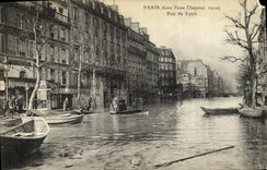 VINTAGE POSTCARD Paris in L water Street of Lyon