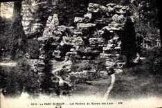 VINTAGE POSTCARD the Park St Maur Rocks of the Public garden of the Lakes