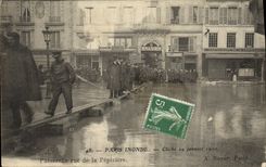VINTAGE POSTCARD Paris Inonde Stereotypes Passerelle January 29th  1910 of the street of the Seedbed