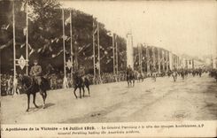 VINTAGE POSTCARD Paris Apotheosis of the victory July 1919 the genral Pershing with the head of its Militaria troops