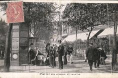 CPA Paris Sur Le Boul St Martin Marchand de journaus