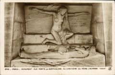 CPA Paris Monument aux Morts par Bartholome Au Cimetiere du Pere Lachaise 