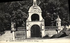 VINTAGE POSTCARD Holy Wandrille Entered of L Abbey