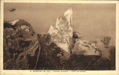 VINTAGE POSTCARD Etretat Cliff D upstream