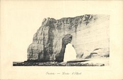 VINTAGE POSTCARD Etretat Carries D Aval