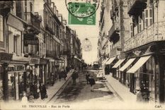 CPA Trouville Rue de Paris Coiffeur