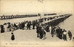 VINTAGE POSTCARD Trouville the Piers has L Heure of the Tide
