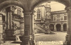 CPA La Benedictine Fecamp Cour d Honneur Vue du Hall