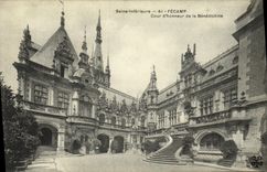 CPA Fecamp Cour d honneur de la Benedictine 