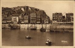 VINTAGE POSTCARD Treport Have Seas the Francois quay 1st and frontier runners