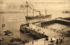 CPA Le Havre L anse des pilotes et le brise lames Bateau 