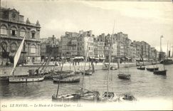 CPA Le Havre Le Musee et le Grand Quai Bateaux