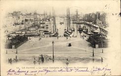 CPA Le Havre La Flace Gambetta et le Bassin du Commerce Bateaux