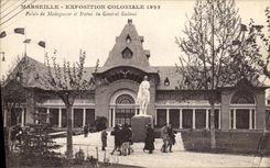 CPA Marseille Exposition Coloniale 1922 Palais de Madagascar et statue du general Gallieni