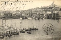 CPA Marseille Le vieux port et Notre Dame De La Garde Bateaux