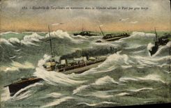 VINTAGE POSTCARD Boat War Escardile de Torpilleurs in operation in the English Channel rejoining the Port by heavy weather