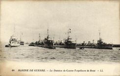 VINTAGE POSTCARD Boat War Navy Divison of Against Destroyers of Brest