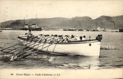 VINTAGE POSTCARD Boat War Officers  lifeboat School D Oars