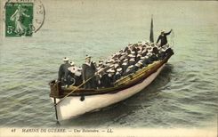CPA Bateau Guerre Marine de Guerre une Baleiniere Baleine