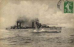 VINTAGE POSTCARD Boat War Against destroyers Aspiring To bleach on grass