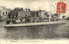 VINTAGE POSTCARD Boat Cherbourg War the Triggerfish Against Destroyer
