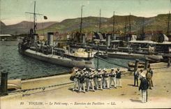 VINTAGE POSTCARD Boat Toulon War the Small Row Exercises of the Fusiliers