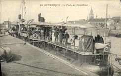 VINTAGE POSTCARD Boat Dunkirk War the Port a Escopette Destroyer