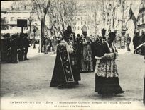 CPA Catastrophe Du Iena Monseigneur Guilibert Eveque de Frejus Le clerge se rendant a la ceremonie 