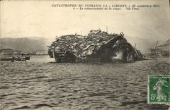 VINTAGE POSTCARD Boat Catastrophe of the armor Freedom reversal of the hull