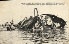VINTAGE POSTCARD Boat Catastrophe of Freedom stray Toulon L letting see a turret and a gun turns over
