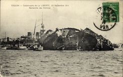 VINTAGE POSTCARD Bateau Catastrophe of Toulon Freedom Seeks victims